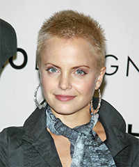 Mena Suvari hairstyles